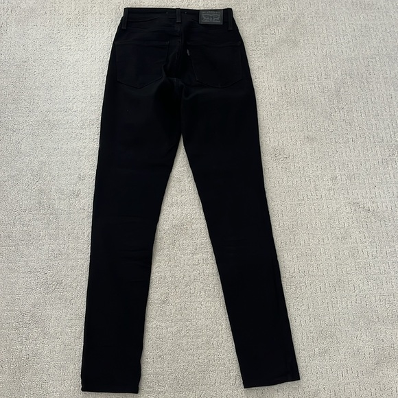 Black Levi’s Skinny Jeans - Picture 5 of 6